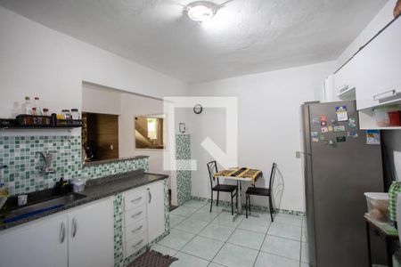 Casa à venda com 270m², 4 quartos e 4 vagas Casa à venda com 270m², 4 quartos e 4 vagasCozinha