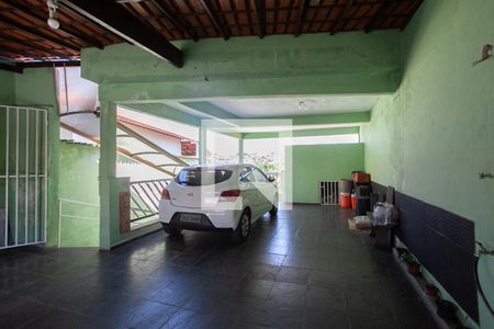 Casa à venda com 270m², 4 quartos e 4 vagas Casa à venda com 270m², 4 quartos e 4 vagasGaragem