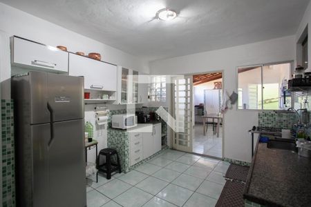 Casa à venda com 270m², 4 quartos e 4 vagas Casa à venda com 270m², 4 quartos e 4 vagasCozinha