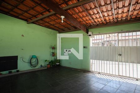 Casa à venda com 270m², 4 quartos e 4 vagas Casa à venda com 270m², 4 quartos e 4 vagasGaragem