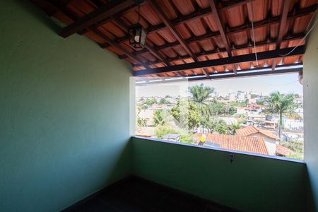 Casa à venda com 270m², 4 quartos e 4 vagas Casa à venda com 270m², 4 quartos e 4 vagasVaranda