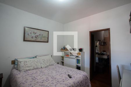 Casa à venda com 270m², 4 quartos e 4 vagas Casa à venda com 270m², 4 quartos e 4 vagasSuíte