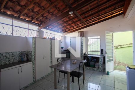 Casa à venda com 270m², 4 quartos e 4 vagas Casa à venda com 270m², 4 quartos e 4 vagasÁrea de Serviço