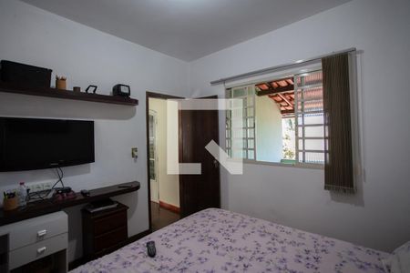 Casa à venda com 270m², 4 quartos e 4 vagas Casa à venda com 270m², 4 quartos e 4 vagasSuíte