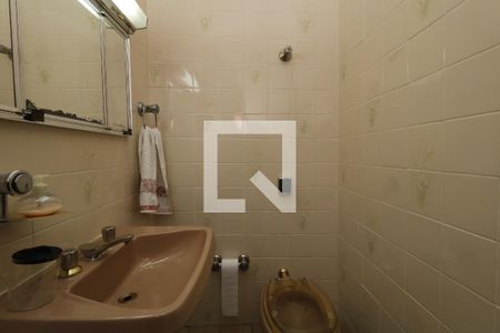 Casa à venda com 242m², 3 quartos e 3 vagasBanheiro Social