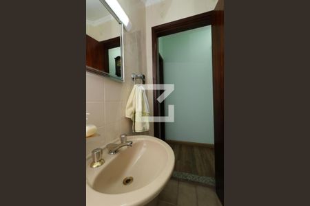 Casa à venda com 242m², 3 quartos e 3 vagasLavabo