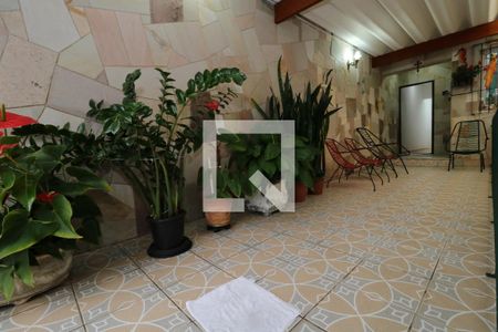 Casa à venda com 242m², 3 quartos e 3 vagasEntrada