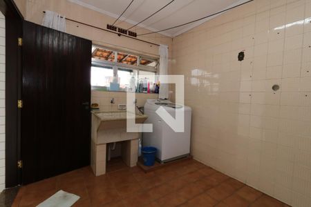 Casa à venda com 242m², 3 quartos e 3 vagasÁrea de Serviço