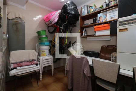 Casa à venda com 242m², 3 quartos e 3 vagasQuarto de Serviço