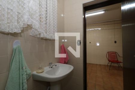 Casa à venda com 242m², 3 quartos e 3 vagasBanheiro de Serviço