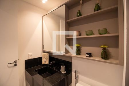 Banheiro de apartamento para alugar com 1 quarto, 24m² em Campo Belo, São Paulo