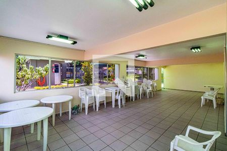 Apartamento à venda com 74m², 3 quartos e 1 vaga Apartamento à venda com 74m², 3 quartos e 1 vagaÁrea comum - Salão de festas