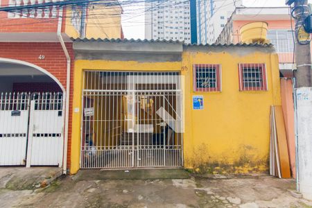 Casa para alugar com 95m², 2 quartos e sem vaga Casa para alugar com 95m², 2 quartos e sem vagaFachada