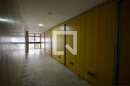 Hall de apartamento para alugar com 2 quartos, 63m² em Grajau, Rio de Janeiro