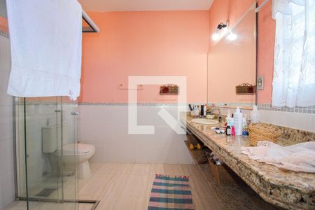 Banheiro 1 de casa à venda com 3 quartos, 300m² em Pompéia, Belo Horizonte