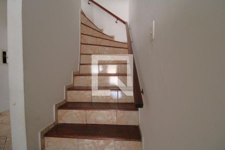 Escada de casa para alugar com 2 quartos, 80m² em Jardim Umuarama, São Paulo