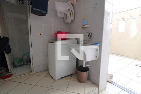 Casa à venda com 115m², 3 quartos e 2 vagasLavanderia