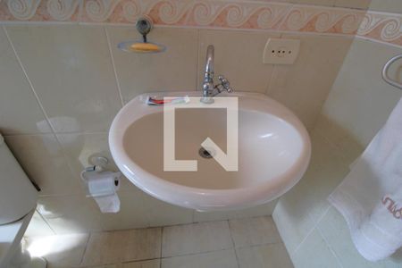 Casa à venda com 115m², 3 quartos e 2 vagasPia banheiro da suíte