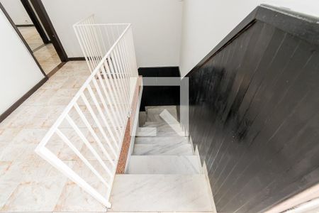 Hall de casa para alugar com 4 quartos, 300m² em Olaria, Rio de Janeiro