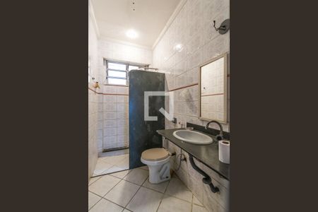 Casa para alugar com 300m², 4 quartos e 5 vagasBanheiro Social 1