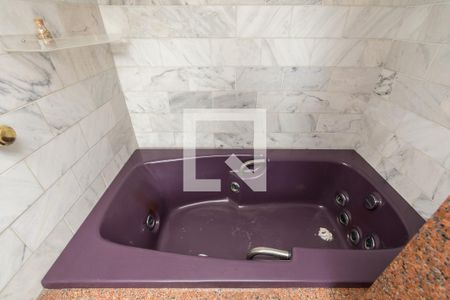 Casa para alugar com 300m², 4 quartos e 5 vagasBanheiro do Quarto 2 