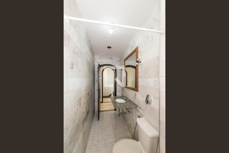 Casa para alugar com 300m², 4 quartos e 5 vagasBanheiro Social 2