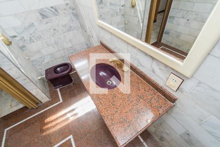 Casa para alugar com 300m², 4 quartos e 5 vagasBanheiro do Quarto 2 