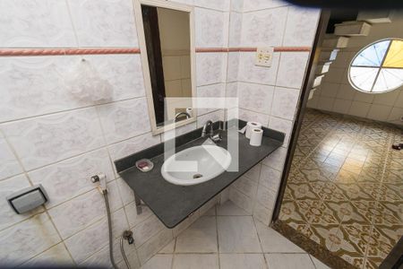 Casa para alugar com 300m², 4 quartos e 5 vagasBanheiro Social 1