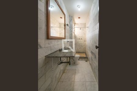 Casa para alugar com 300m², 4 quartos e 5 vagasBanheiro Social 2