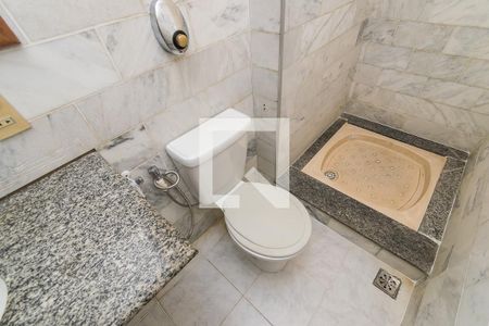 Casa para alugar com 300m², 4 quartos e 5 vagasBanheiro Social 2