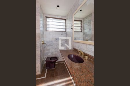 Casa para alugar com 300m², 4 quartos e 5 vagasBanheiro do Quarto 2 