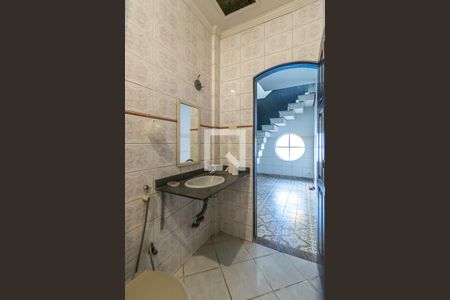 Casa para alugar com 300m², 4 quartos e 5 vagasBanheiro Social 1