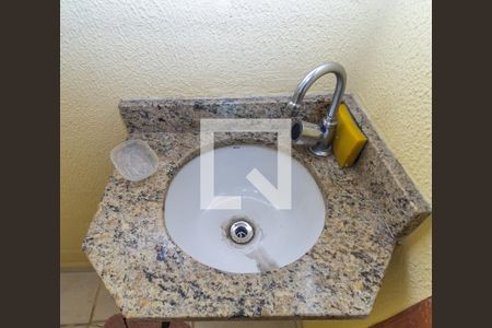 Casa de condomínio à venda com 128m², 3 quartos e 2 vagasBanheiro 3