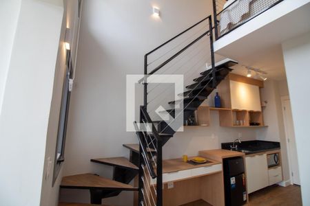 Apartamento para alugar com 29m², 1 quarto e sem vaga Apartamento para alugar com 29m², 1 quarto e sem vagaEscada