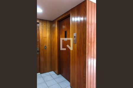 Apartamento à venda com 100m², 3 quartos e sem vaga Apartamento à venda com 100m², 3 quartos e sem vagaElevador