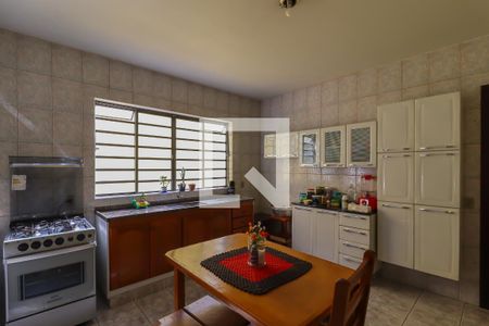 Casa à venda com 129m², 6 quartos e 3 vagasCasa 2