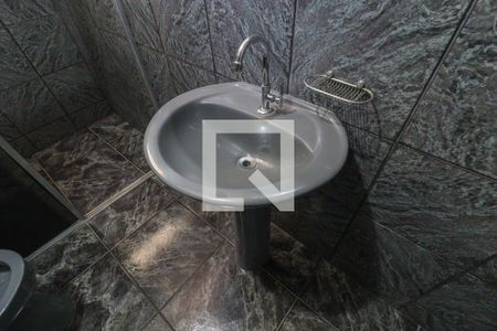 Casa à venda com 129m², 6 quartos e 3 vagasBanheiro