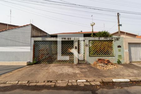 Casa à venda com 150m², 3 quartos e 4 vagas Casa à venda com 150m², 3 quartos e 4 vagasFachada