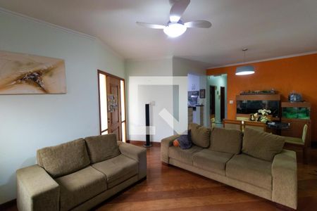 Casa à venda com 150m², 3 quartos e 4 vagas Casa à venda com 150m², 3 quartos e 4 vagasSala