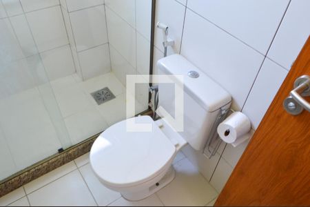 Apartamento à venda com 76m², 2 quartos e 1 vaga Apartamento à venda com 76m², 2 quartos e 1 vagaBanheiro