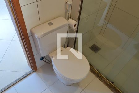 Apartamento à venda com 76m², 2 quartos e 1 vaga Apartamento à venda com 76m², 2 quartos e 1 vagaBanheiro da Suíte