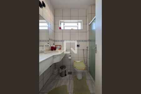 Banheiro de apartamento à venda com 1 quarto, 96m² em Nonoai, Porto Alegre