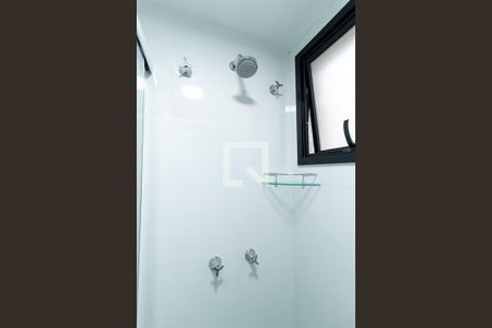 Banheiro de kitnet/studio para alugar com 1 quarto, 19m² em Centro, Curitiba