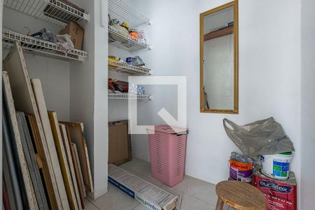 Apartamento à venda com 329m², 3 quartos e 4 vagas Apartamento à venda com 329m², 3 quartos e 4 vagasÁrea de Serviço - Quarto