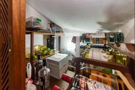 Casa à venda com 200m², 3 quartos e 2 vagasDetalhe - Adega