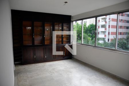 Apartamento à venda com 240m², 5 quartos e 1 vagaSala
