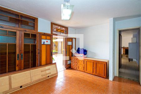 Casa à venda com 4 quartos, 321m² em Vila Sofia, São Paulo