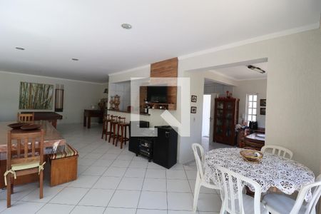 Casa à venda com 754m², 4 quartos e 15 vagas Casa à venda com 754m², 4 quartos e 15 vagasSalão de Festas