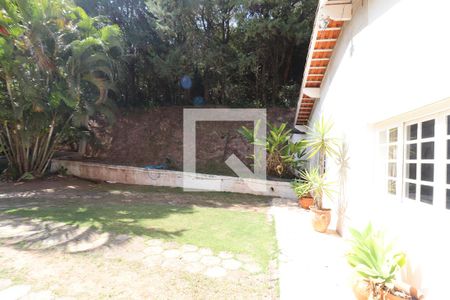 Casa à venda com 754m², 4 quartos e 15 vagas Casa à venda com 754m², 4 quartos e 15 vagasQuintal