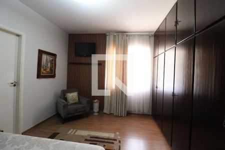 Casa à venda com 754m², 4 quartos e 15 vagas Casa à venda com 754m², 4 quartos e 15 vagasSuíte